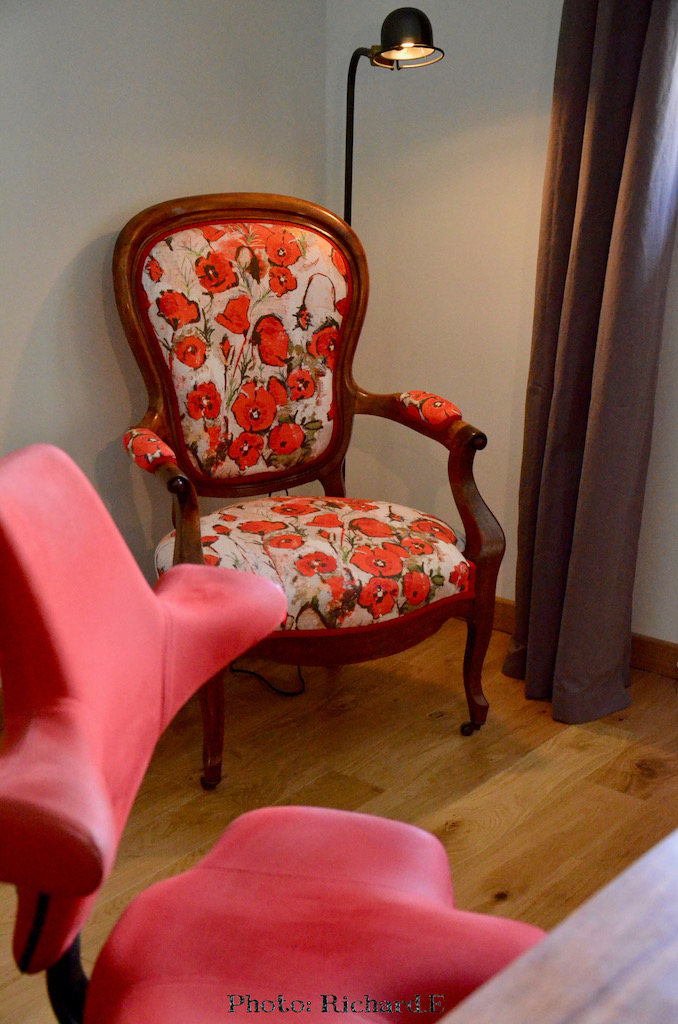 Chaise bureau rouge hannah elizabeth interior design
