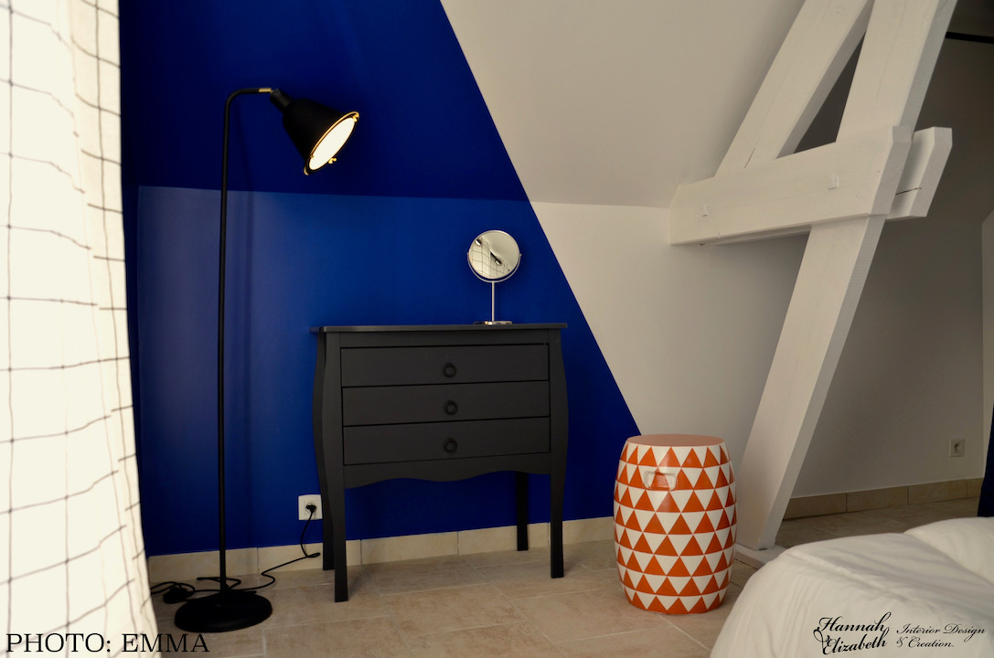 Coin coiffeuse mur bleu