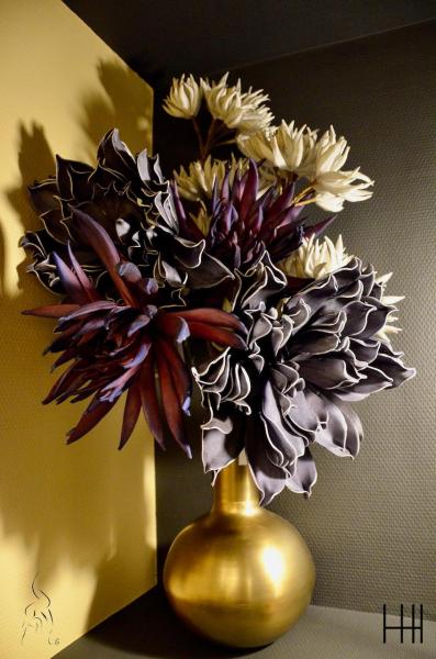 Fleurs artificel vase or hannah elizabeth interior design