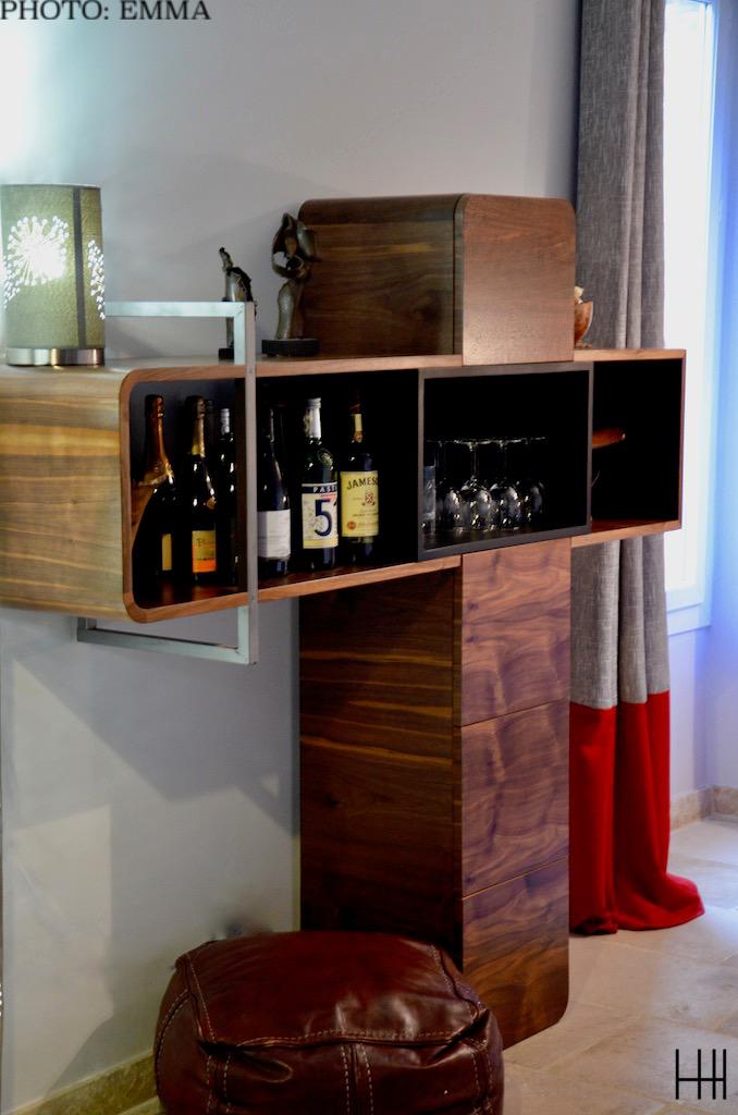 Meuble bar sur mesure noyer metal rideau rouge hannah elizabeth interior design