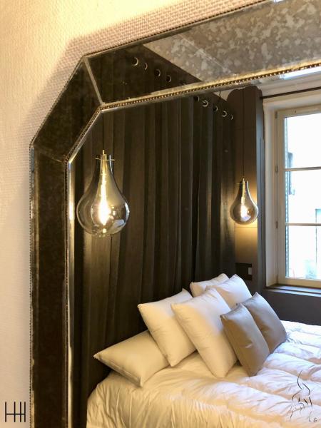 Miroir retro chambre marron hannah elizabeth interior design