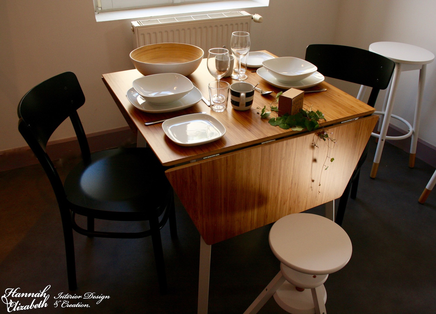 Salle a manger noir blanc bois