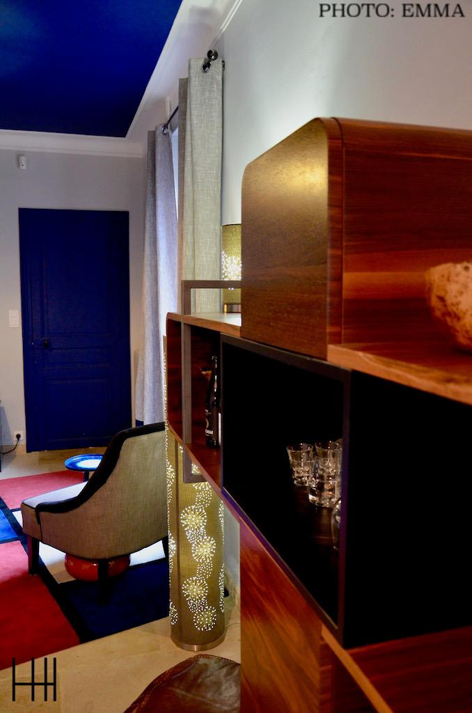Salon salle a manger bleu rouge noyer metal hannah elizabeth interior design